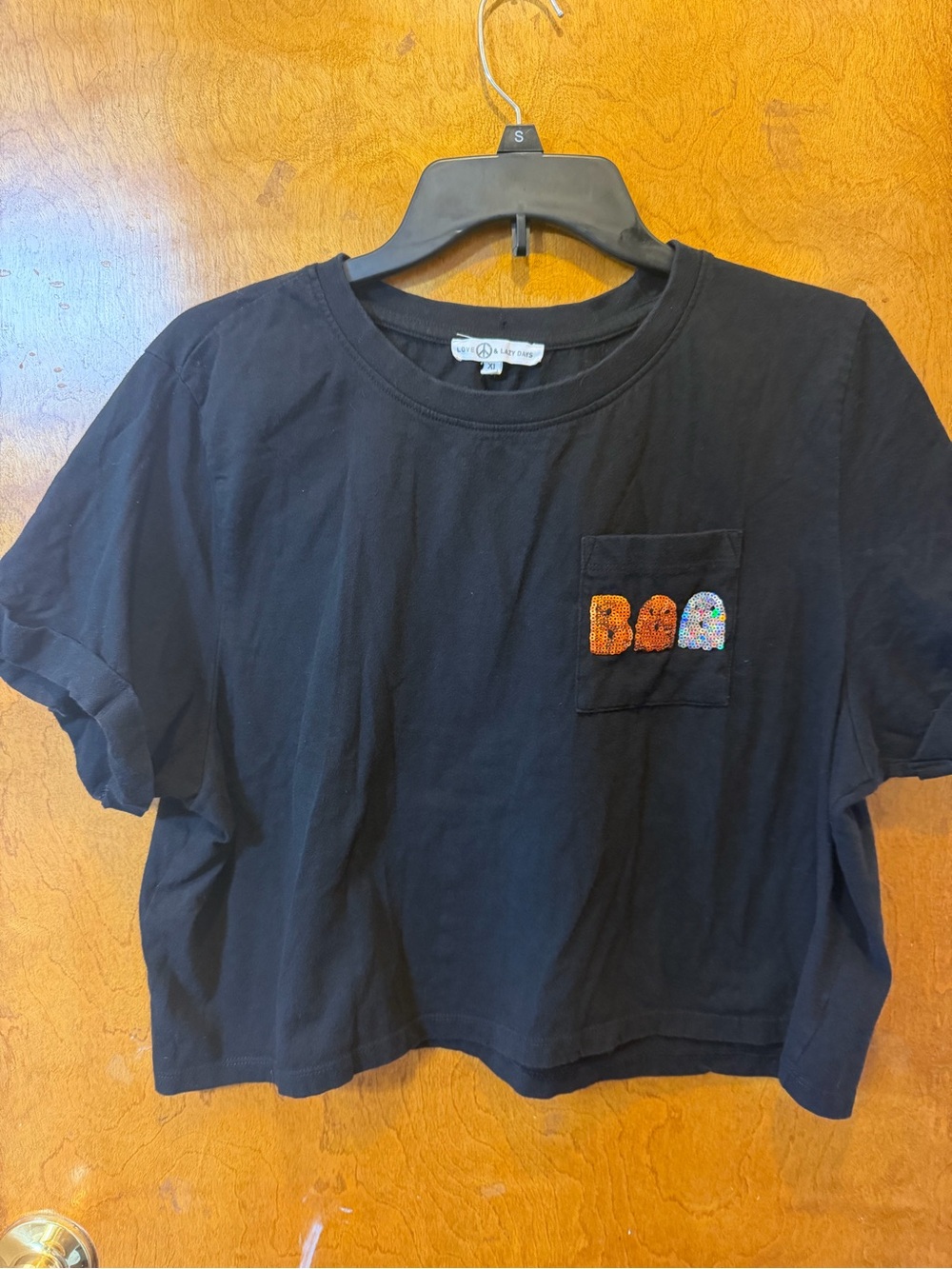 Love & Lazy Days black cropped Halloween ghost sequin pocket crew neck tee XL